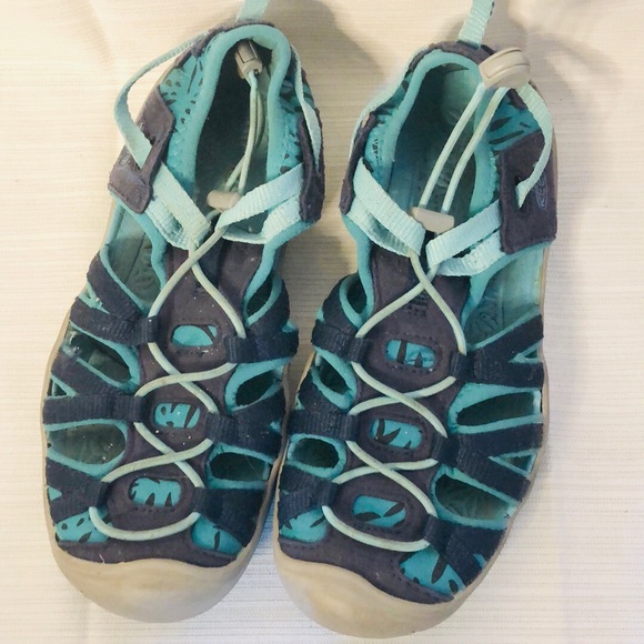 Keen Moxie Sandals (for Girls or Boys - Size 1) - Picture 4 of 4